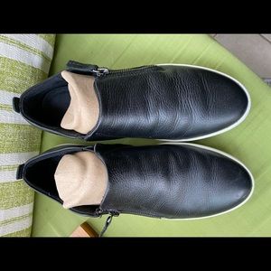 Ecco Women’s Black shoes size 39 or size 8-8.5.